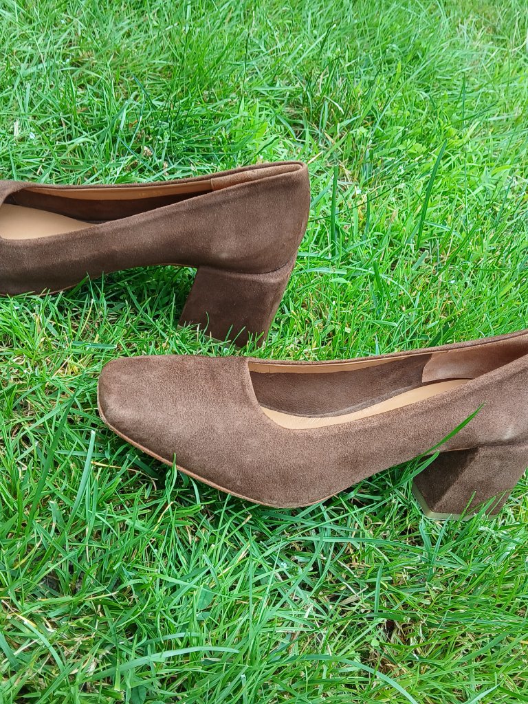 Loq Villa Suede Block Heel Pumps — image 3 of 4